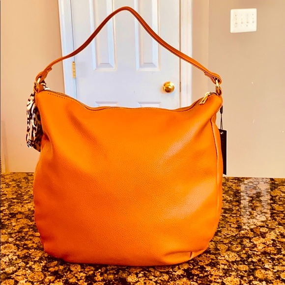 Gorgeous London Fog Hobo hand bag. - Picture 2 of 8